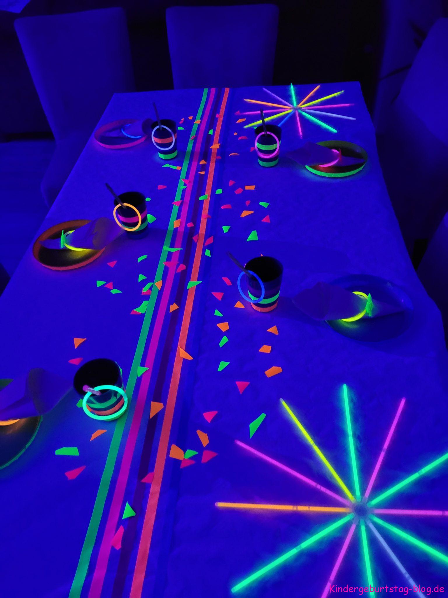 Neon Party - die ultimative Geburtstagsfeier für einen Teenager