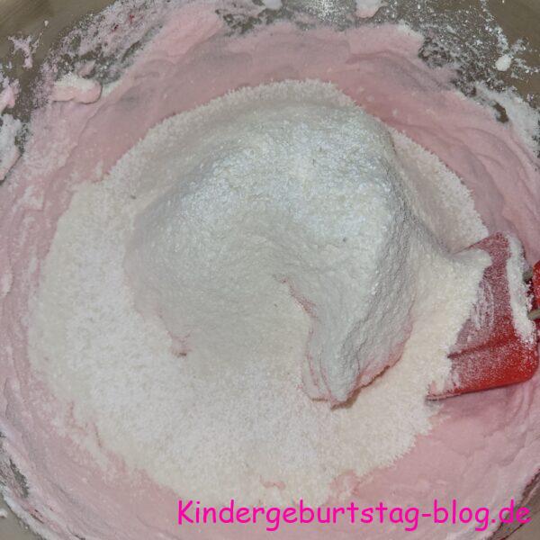Kokos-Macarons mit Blumenmuster - Kindergeburtstag-blog