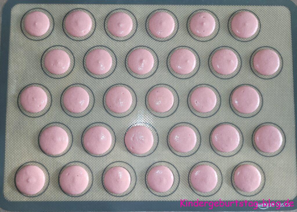 Kokos-Macarons mit Blumenmuster - Kindergeburtstag-blog