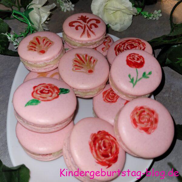 Kokos-Macarons mit Blumenmuster - Kindergeburtstag-blog